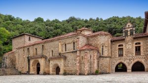 Lee más sobre el artículo Qué visitar en Cantabria: Monasterio de Santo Toribio de Liébana