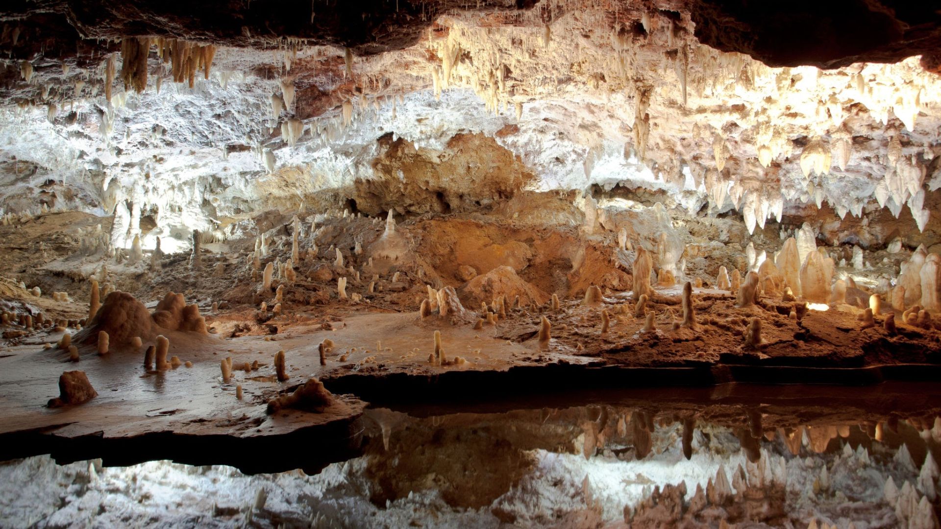 En este momento estás viendo Qué visitar en Cantabria: Cueva El Soplao